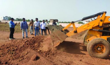 आयुक्त ने उखड़वाया अवैध प्लाटिंग कर बनाई गई सड़क