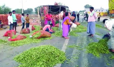 माजदा और ट्रक में भिड़ंत से 3 घायल, 2 गंभीर