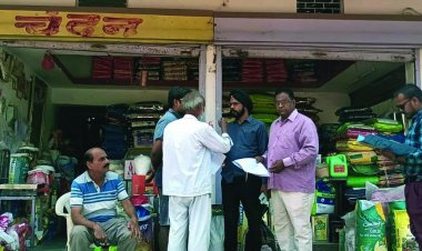 कुर्की आदेश देखते ही दिया चेक, व्यापारी ने मांगी मोहलत