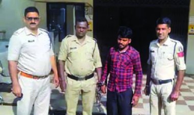 शराब दुकान के एजेंट ने किया 31 लाख का गबन