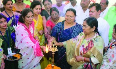 महिलाए आज जमीन से आकाश तक कामयाबी का झण्डा बुलंद कर रही है- भेंडिया