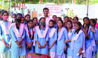 विधायक ने किया स्कूल के नए कमरों का लोकार्पण