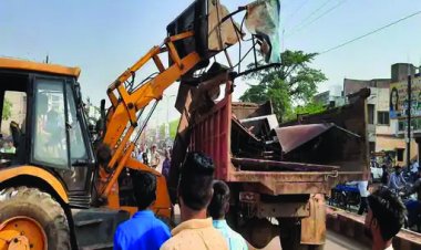 संडे मार्केट की सैकड़ों दुकान जमींदोज