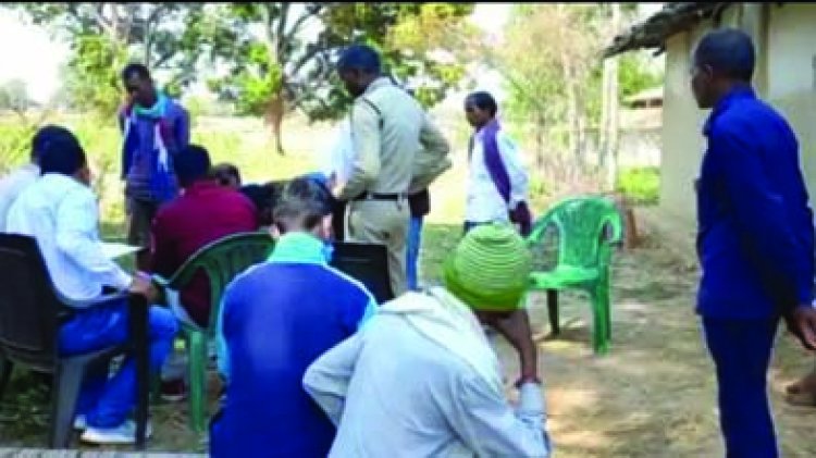 बड़े भाई को ज्यादा तवज्जों देने पर नाबालिग ने मां-बाप को मारकर घर में दफनाया