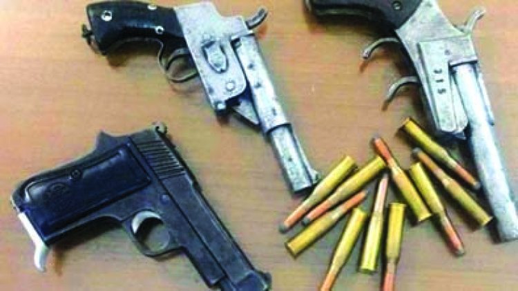 यूट्यूब से सीखा हथियार बनाना, घर में ही डाली फैक्ट्री