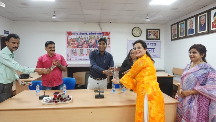 निगम ने किया महिला कर्मचारियों का सम्मान