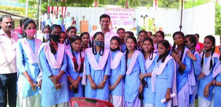विधायक ने किया स्कूल के नए कमरों का लोकार्पण