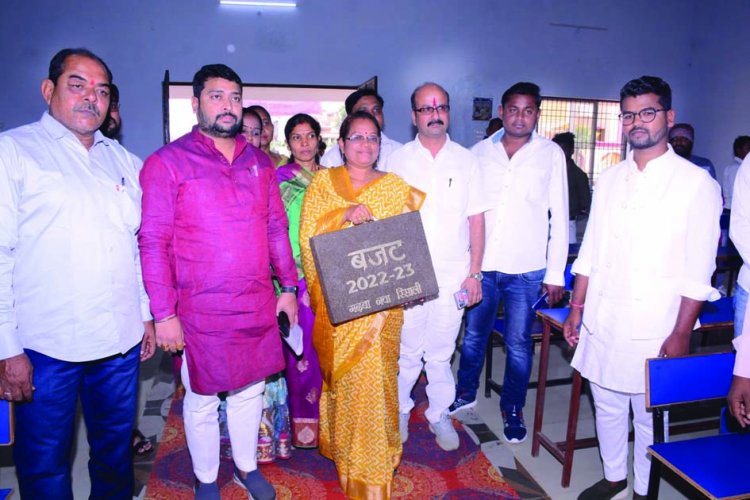महापौर शशि ने 110 करोड़ 51 लाख का बजट किया प्रस्तुत