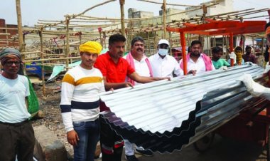 प्रभावित परिवारों के लिए हुई टीन शेड की व्यवस्था