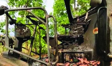 माओवादियों ने 4 वाहनों में लगाई आग