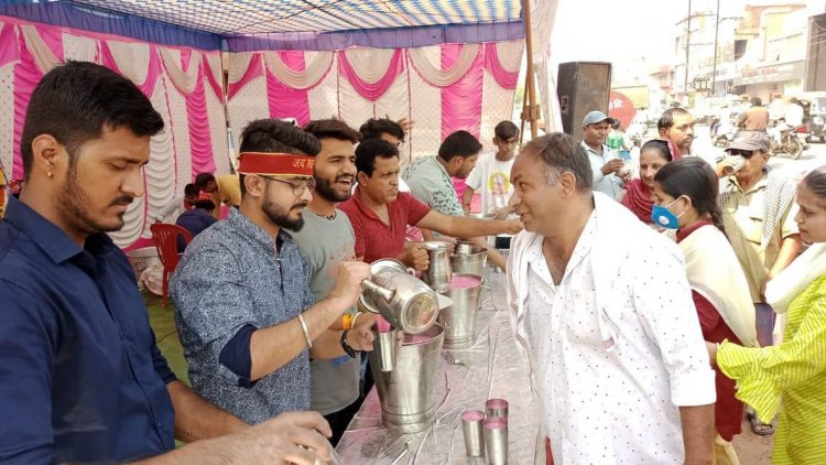 भगवान झूलेलाल के दर्शन के लिए मंदिर में लगा श्रद्धालुओं का तांता