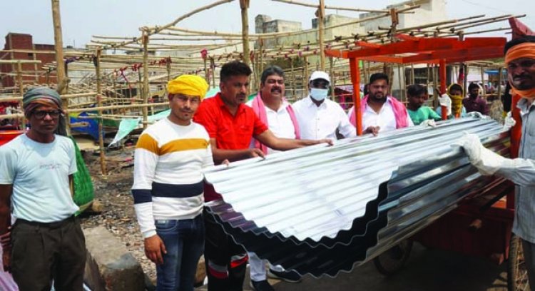 प्रभावित परिवारों के लिए हुई टीन शेड की व्यवस्था