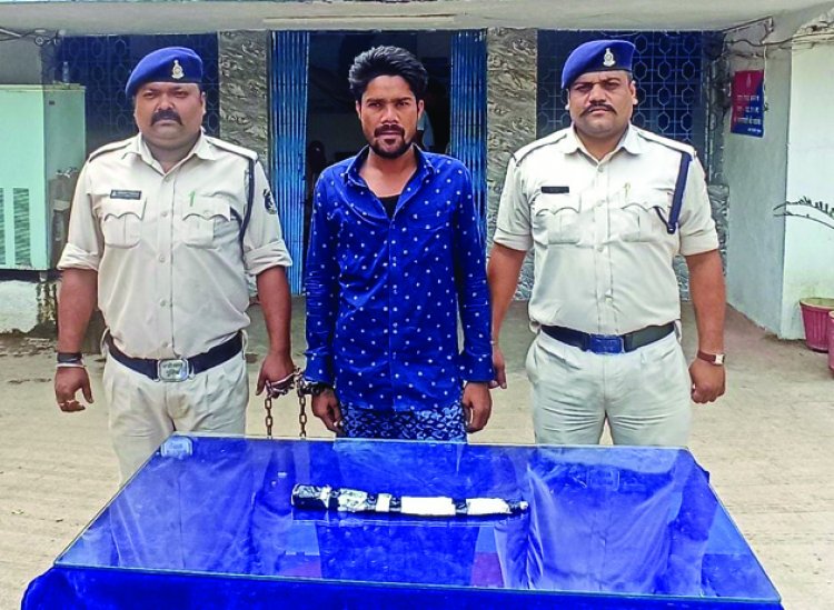 धारदार हथियार के साथ गुण्डागर्दी करने वाला आरोपी पुलिस गिरफ्त में