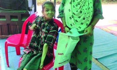 मानसिक दिव्यांग युवती को निगम आयुक्त ने की मदद, मिलेगा पेंशन