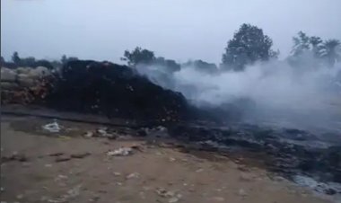 तेंदूपत्ता गोदाम में नक्सलियों ने लगाई आग