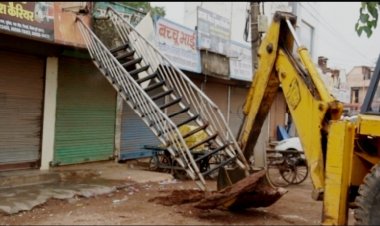 सुपेला संडे मार्केट से पुलिस की मौजूदगी में हटाये गए अतिक्रमण