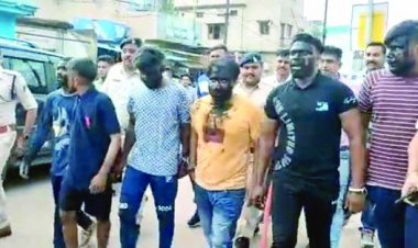 मुंह में कालिख पोत हत्या के आरोपियों का निकाला जुलूस