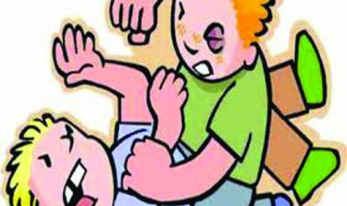 बच्चों की विवाद पर बड़ों का लड़ाई