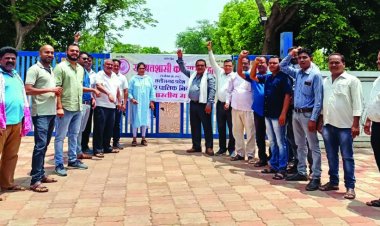 दो सूत्रीय मांग को लेकर आंदोलन, निगम कार्यालय में पसरा सन्नाटा