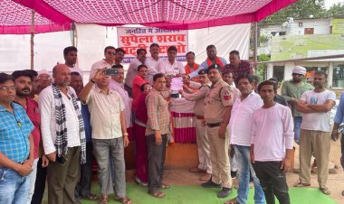 सुपेला से शराब दुकान हटाने मुख्यमंत्री के नाम सौंपा ज्ञापन