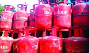 महंगाई का एक और झटका, 50 रुपये महंगी हुई LPG