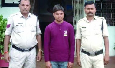 कुम्हारी का कपड़ा व्यापारी मरा नहीं, जिंदा है