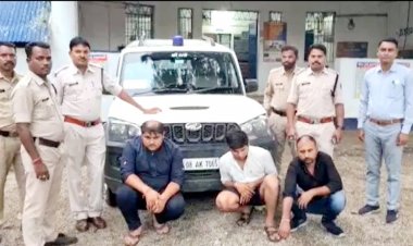 तीन नकली पुलिस गिरफ्तार, AK47 का कारतूस भी मिला