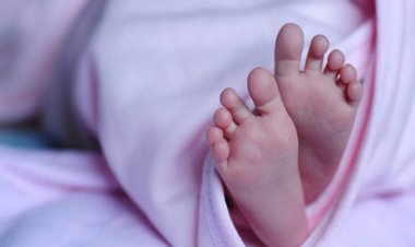 नाली में मिला नवजात, FIR दर्ज