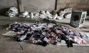 प्रतिबंधित सिंगल यूज प्लास्टिक के दो कारखानों में पुलिस की दबिश