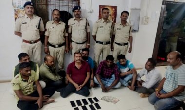 9 जुआरियों से 50 हजार रु व 52 पत्ती ताश बरामद