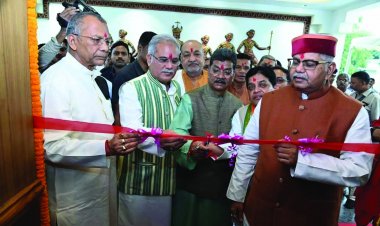 मुख्यमंत्री भूपेश बघेल ने विधानसभा परिसर स्थित अपने कार्यालय कक्ष के सौंदर्यीकरण कार्य का किया लोकार्पण
