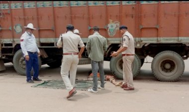 नेहरू नगर चौक में ट्रक की चपेट में आने से एक की मौत, दूसरा गंभीर