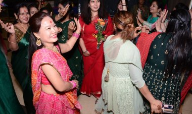 सरोज के नेतृत्व में सावन महोत्सव पर झूमी महिलाएं