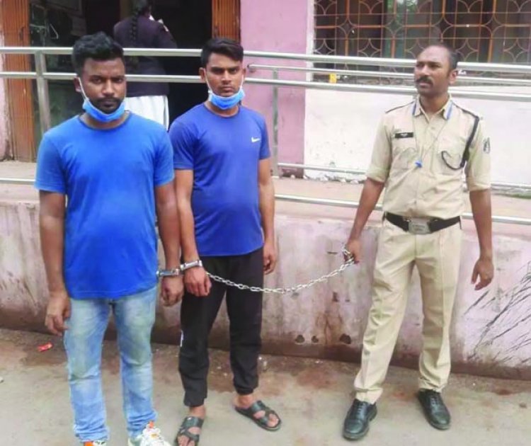 परीक्षा में फर्जीवाड़ा करने वाले 2 मुन्ना भाई गिरफ्तार