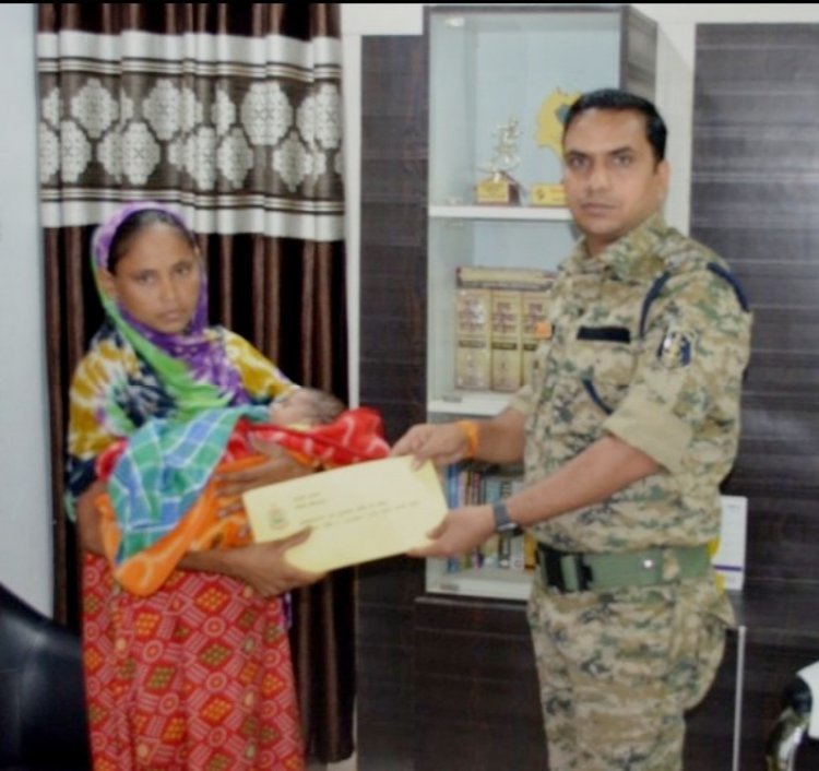 दो लाख की इनामी महिला माओवादी ने किया समर्पण