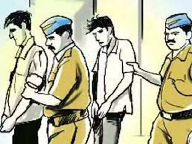चरोदा में हालचाल पूछने पर चाकू और डंडे से हमला