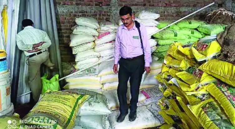 खाद की कालाबाजारी पर 3 दुकानों के लाइसेंस निरस्त