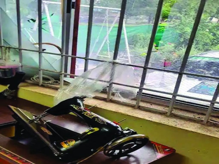 असिस्टेंट जेलर दुर्ग के घर बदमाशों ने ने किया हमला
