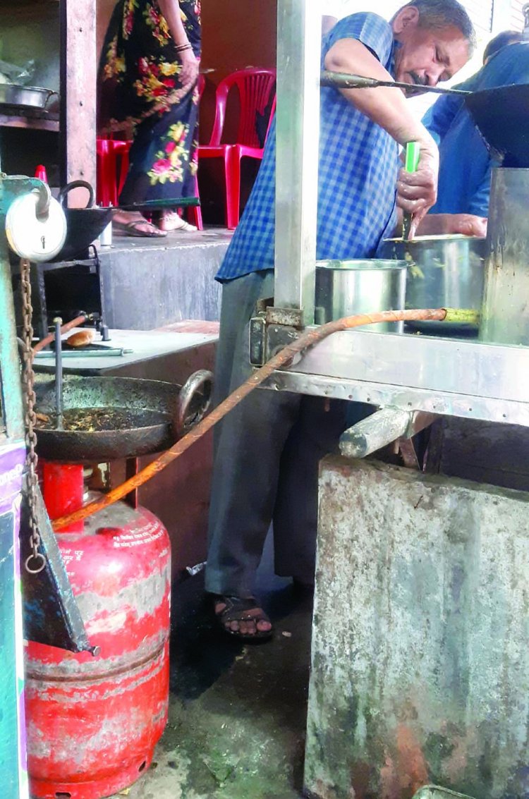 शहर के होटलों में घरेलू एलपीजी का धड़ल्ले से उपयोग