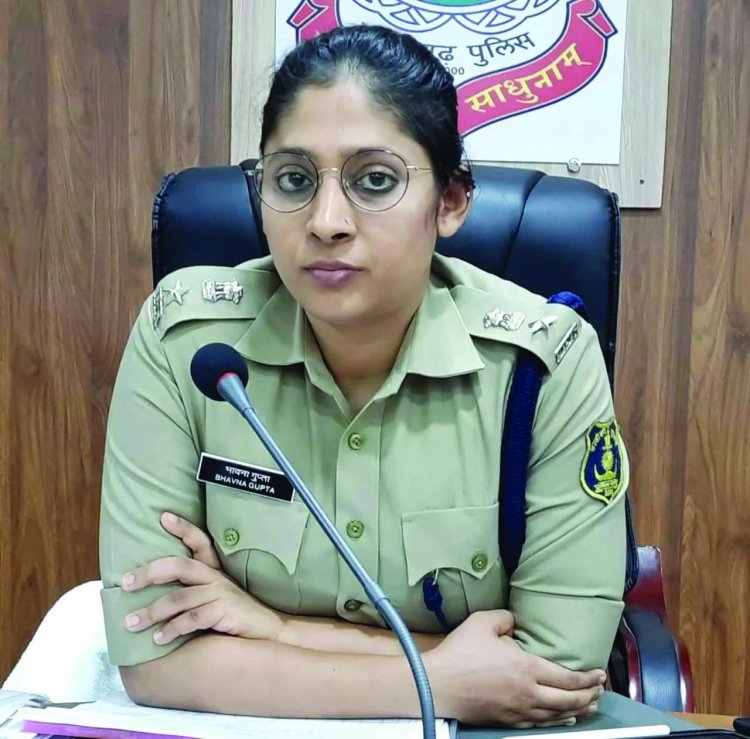 एसपी के निर्देश पर ब्लैकमेलर दिल्ली से गिरफ्तार
