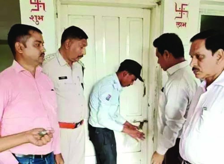 अवैध बारूद फैक्ट्री में जिला प्रशासन की दबिश
