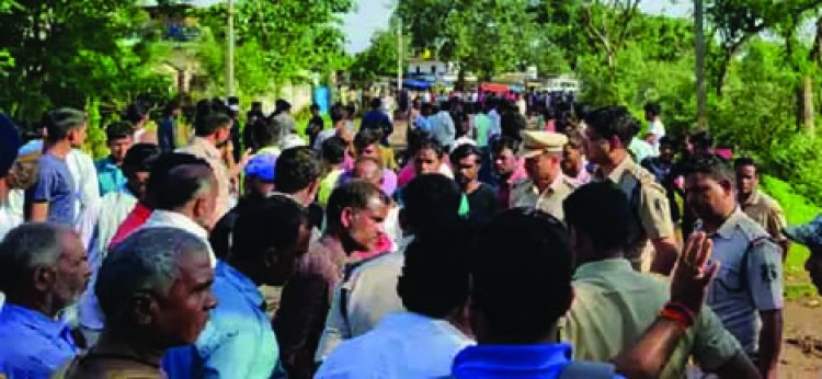 जलती चिता का अपमान, सरपंच सहित 8 ग्रामीण गिरफ्तार