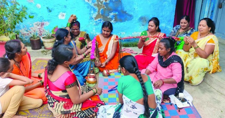 कांवड़ यात्रा की तैयारी में जूटी महिलाएं,पहली बार होंगी शामिल
