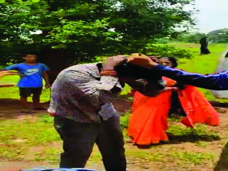 भीषण सड़क हादसा, युवक के ऊपर ही चढ़ा दी बस