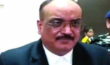 भारी कैश के साथ झारखंड का नामी अधिवक्ता गिरफ्तार