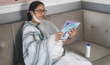 पार्थ चटर्जी के बाद परेश अधिकारी, ममता बनर्जी ने एक और 'घोटालेबाज' मंत्री को किया बाहर