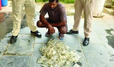 पानी पाउच में पैक किया था महुआ शराब