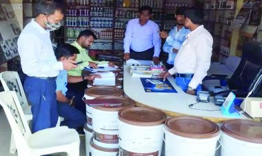 अधिक दाम में खाद बचने पर तीन दुकानें सील