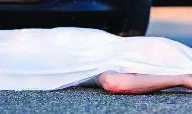 ट्रेलर की चपेट में आने से 3 युवकों की हुई मौत