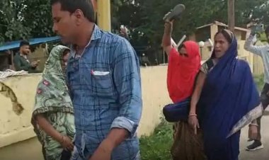 रुम में बुलाकर छेड़छाड़ करने लगा प्राचार्य, छात्राओं के पेरेंट्स ने की चप्पल से पिटाई